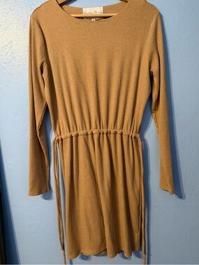 Charles Henry Ribbed Long-Sleeve Drawstring Waist Dress in Camel